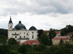 Pohled na poutní kostel a křtinský zámek
